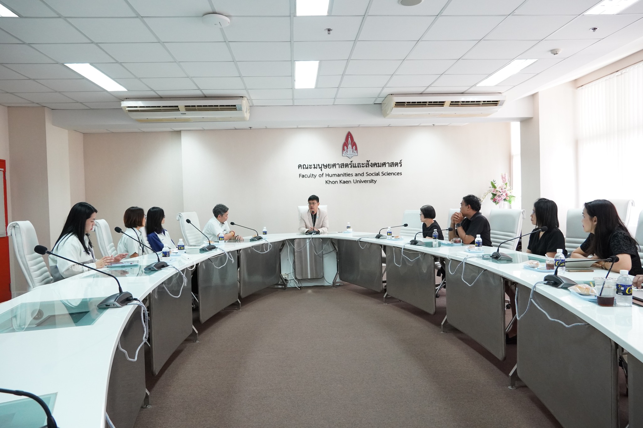 Handshake/Discussion