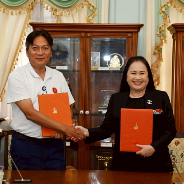 Associate Professor Dr. Orathai Piayura, Dean of HUSO KKU, and Mr. Weerasak Tipmontian, Deputy Director of the National Intelligence Agency (NIA), officially signed an MOU in Bangkok.
